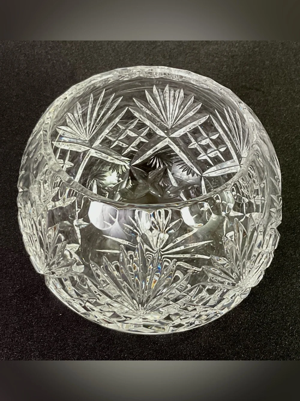 Superior cut crystal-lidded Rose Bowl/dresser jar